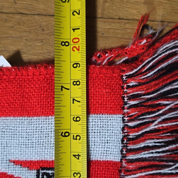 Wisconsin Badgers Soccer Scarf - Picture 7 of 7